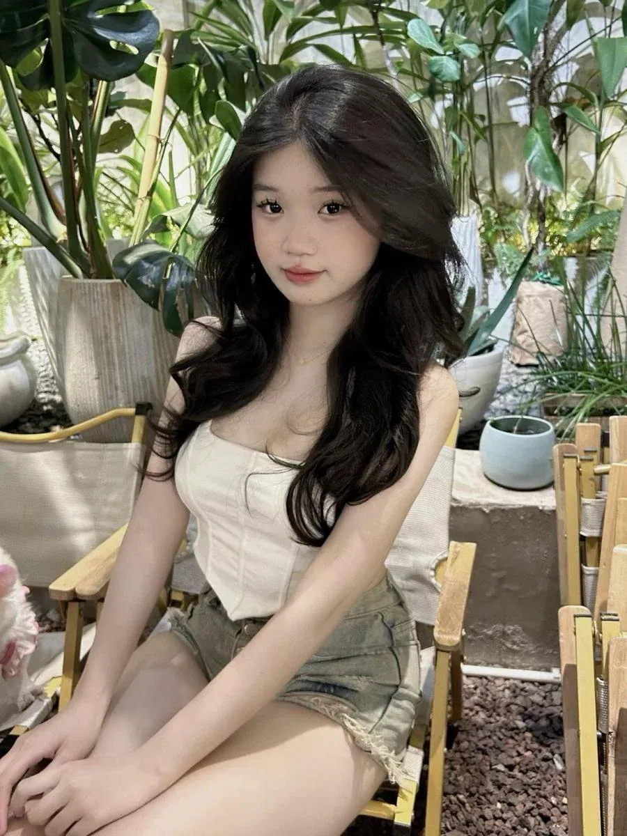 con gái cởi đồ · ảnh 1
